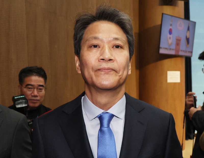 “당 결정 수용”...<b>공천</b> 배제 임종석, 잔류 택했다