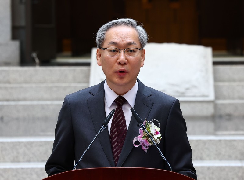 <b>엄상필 대법관</b> 취임 “법 논리 내세워 정의 외면해선 안 돼”
