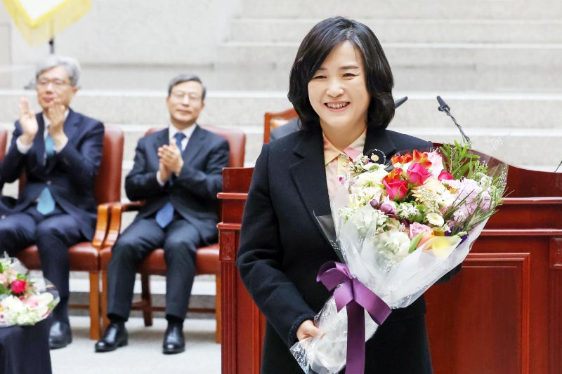 <b>신숙희 대법관</b> 취임 “편견 속 약자 목소리 놓치지 않겠다”