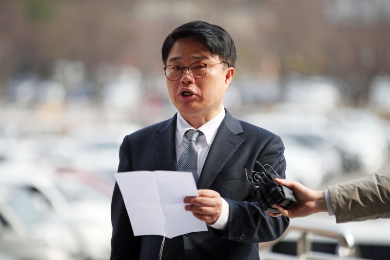 <b>의협</b> 새 회장 <b>임현택</b> “의대 정원 되레 500~1000명 줄여야”