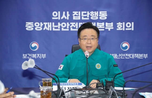 조규홍 보건복지부 장관이 15일 오전 정부세종청사에서 열린 의사 집단행동 중앙재난안전대책본부 회의에서 발언하고 있다. /연합뉴스