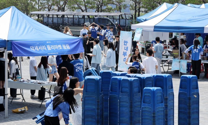 “투쟁 중에 유흥을?” 일부 의대 학생회 축제·미팅 금지령