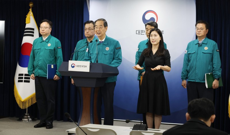 韓총리 “의사 불법 집단행동 유감… 복귀 전공의는 불이익 없을 것”