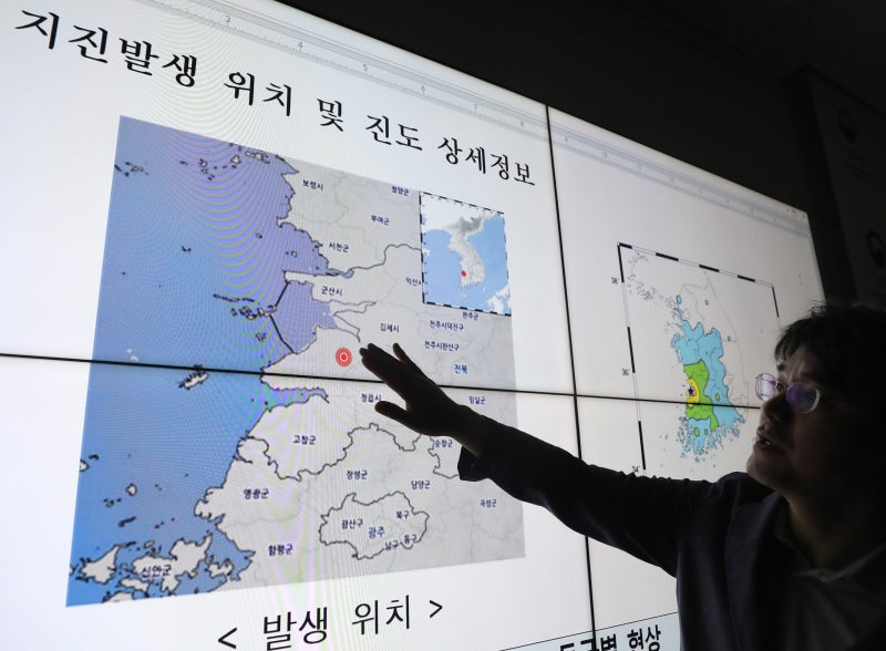 <b>부안</b>서 <b>규모</b> 4.8 이어 3.1 <b>지진</b>...여진만 15차례 때렸다
