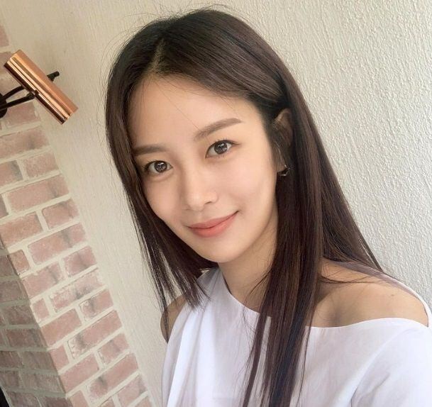 배우 <b>송다은</b> “<b>버닝썬 루머</b> 사실 아냐, 한 달 일하고 관뒀다”