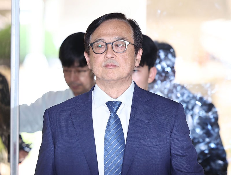 검찰, ‘<b>삼성전자</b> 기밀 <b>유출</b>’ <b>안승호</b> 전 부사장 구속 기소