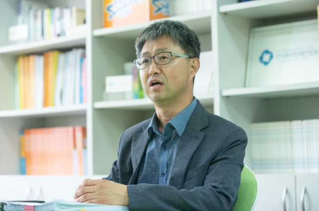 안기종 한국환자단체연합회 대표가 24일 오후 서울 영등포구 여의대방로 한국환자단체연합회 사무실에서 본지와 인터뷰를 갖고 있다. /박상훈 기자