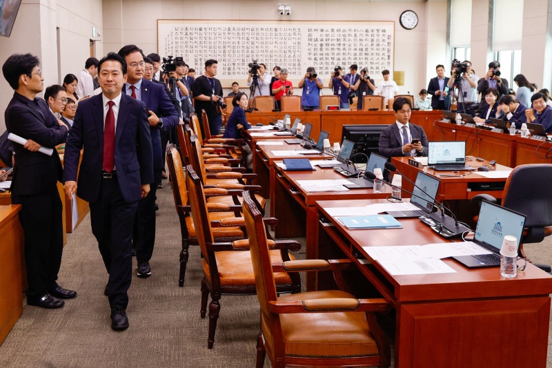 <b>방송</b> 3+1법, <b>법사위 통과</b>… 與 반발에도 野 강행 처리