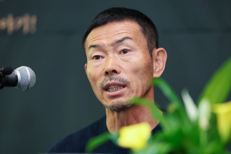 <b>손웅정</b>, <b>아동학대</b> 혐의 피소…“사랑 없는 언행 없었다” 반박