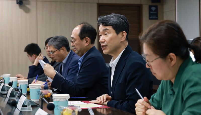 학교 이탈 <b>의대생</b>, <b>유급</b> 안 시킨다...교육부, ‘의대 비상 학사 운영 가이드라...