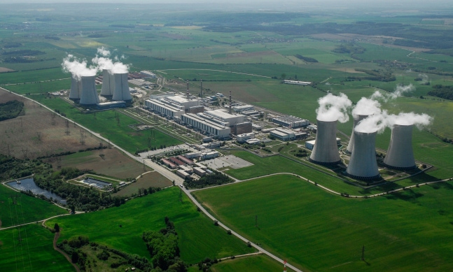 한국수력원자력이 '24조 원' 규모의 체코 신규 원전 건설사업을 수주하는데 성공했다. 원전 수출로는 사상 최대이자 2009년 아랍에미리트(UAE) 바라카 원전 수주 이후 15년 만에 이룬 쾌거다. 사진은 체코 신규원