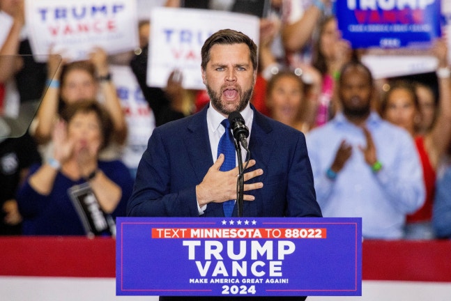 Republican vice-presidential candidate J.D. Vance speaking at a campaign event in Minnesota on the 27th. / Reuters·News1
