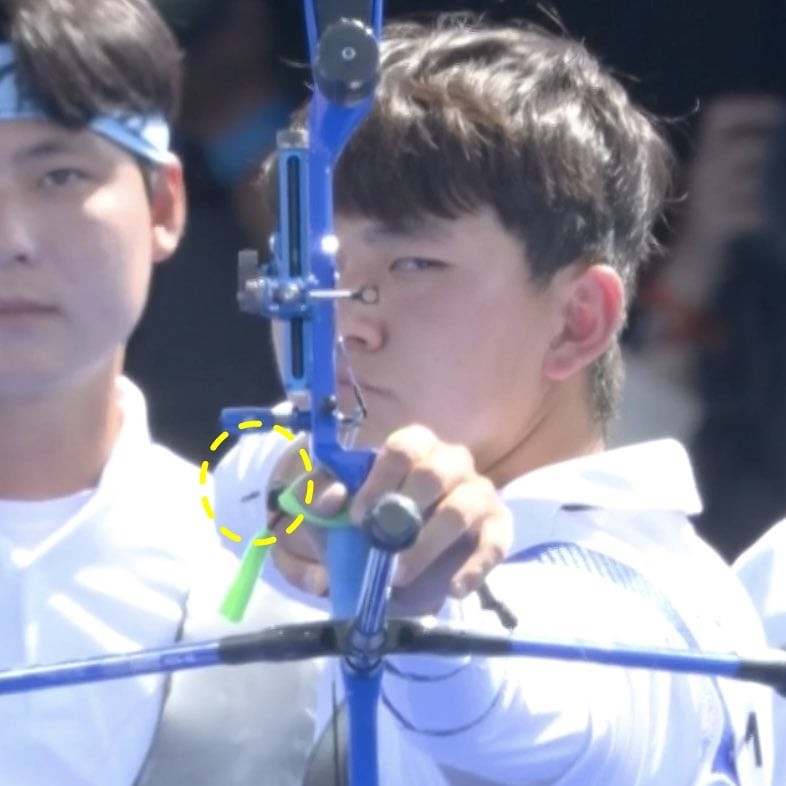 “안 쏠 수가 없었다”…손등에 벌이 앉아도 평온하게 <b>10점</b> 쏜 <b>김제덕</b>