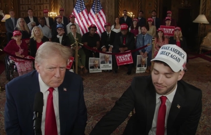 공화당 대선 후보인 도널드 트럼프 전 대통령(왼쪽)이 5일 게임 스트리머 아딘 로스와 인터뷰를 하고 있다. /유튜브