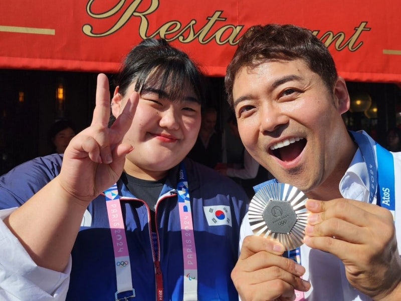 “혜정이 덕에 시청률 <b>금메달</b>”... 박혜정과 투샷 공개한 전현무