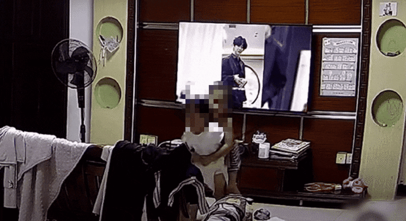 <b>동생</b> 목에 <b>사탕</b> 걸리자...6세 언니가 보인 놀라운 행동