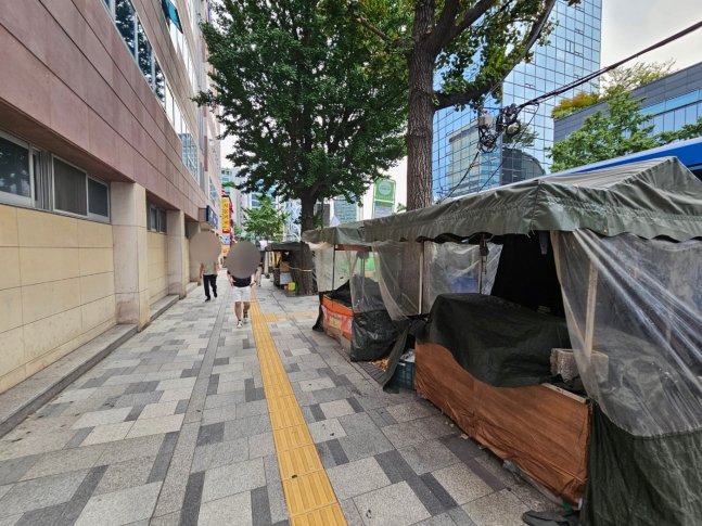 지난 19일 오후 찾은 서울 종로구 안국역 앞. 포차 8곳 가량이 줄지어 있었지만 영업하는 곳은 한 곳도 없었다.<BR> /강우석 기자