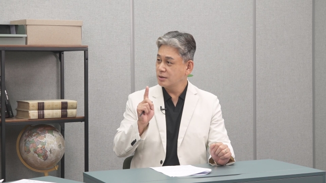 국내 투자이민 컨설팅 기업 셀레나이민의 김경호 대표가 '조선일보 머니'와 인터뷰를 하고 있다./영상 캡쳐