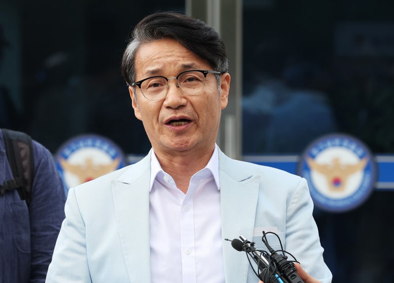 ‘美국적으로 선거 운동’ 피의자 <b>최재영 목사</b>, <b>경찰</b> 출석