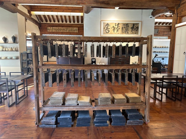 박물관 같은 락고재 로비. /이혜운 기자