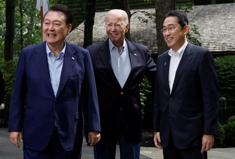 <b>바이든</b>, <b>연내 한미일</b> 정상회의 개최 제의… 尹 “만남 기대” 화답