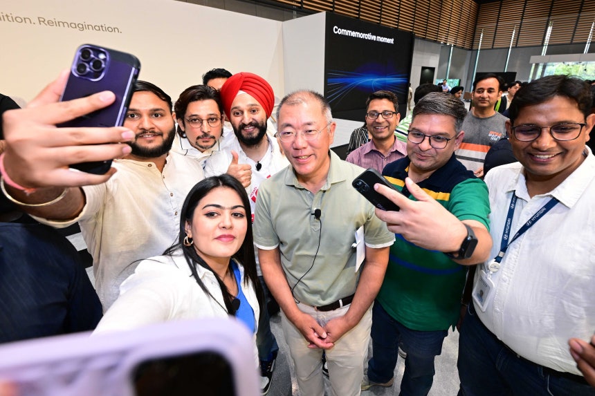 Chairman Chung Euisun of Hyundai Motor Group is pictured during his visit to India last April, where he took a commemorative photo with local employees./Hyundai Motor Group