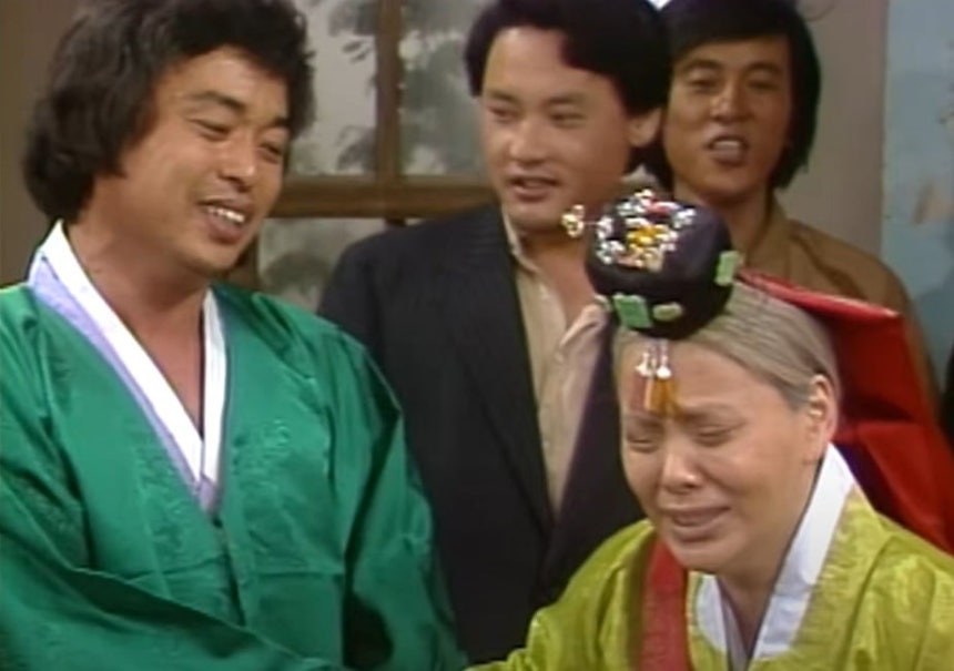 드라마 '전원일기' 속 한 장면. 왼쪽부터 배우 박은수, 유인촌 장관, 김수미씨다. /유튜브 채널 '옛드 : MBC 옛날 드라마' 영상