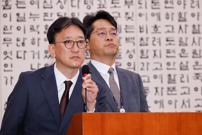 <b>공수처</b> ‘디올백’ 맡은 송창진 수사2부장 <b>사의</b>...인력난 심화