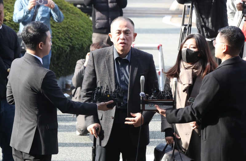 ‘공천 개입’ 의혹 <b>명태균</b>, <b>검찰</b> 출석…“단돈 1원도 안 받아”