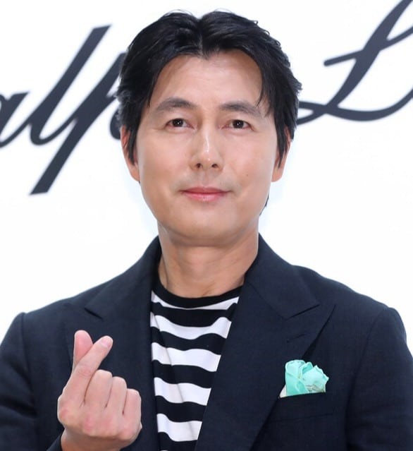 “참다가 인사해요”... <b>정우성</b>, <b>일반인 여성</b>에 DM 보냈나