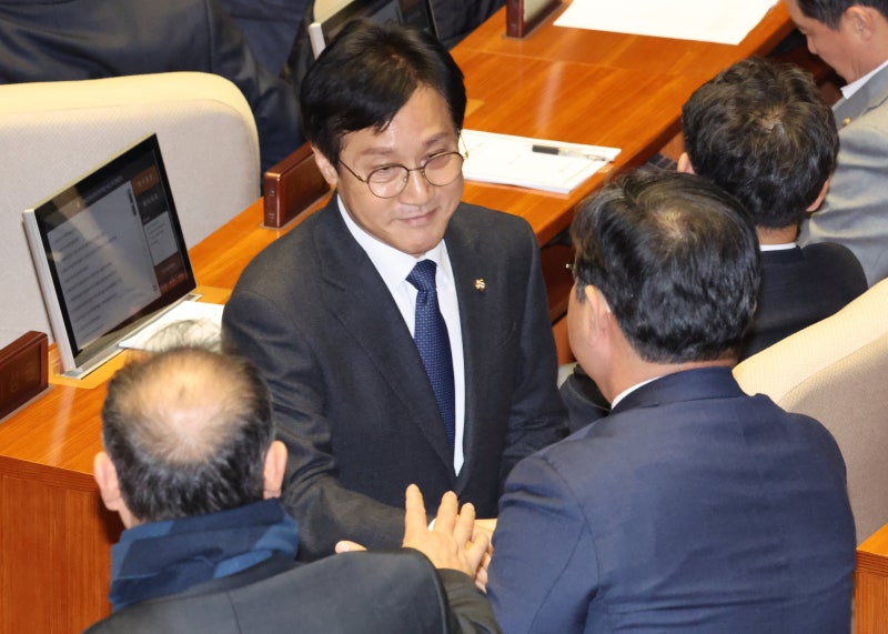 ‘여론조작·뇌물 혐의’ 민주 <b>신영대</b> 의원 <b>체포동의안 부결</b>