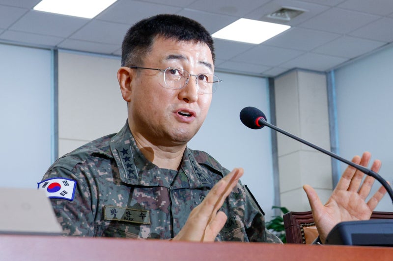 前 계엄사령관 <b>박안수</b> “계엄 선포, 대통령 발표 보고 알아”