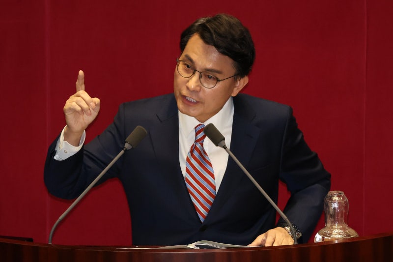 <b>윤상현</b>, <b>조경태</b> 겨냥 “‘<b>윤석열</b>씨’가 뭔가, 왜 우리가 먼저 단죄하나...