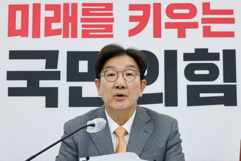 권성동 “尹 엄연한 법적 <b>대통령</b>… 6개 법안 거부권 행사 요청”