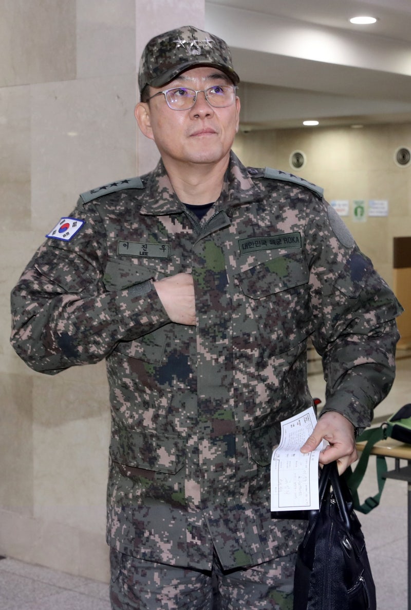 검찰 특수본, <b>이진우</b> 전 수도방위사령관 <b>체포</b>