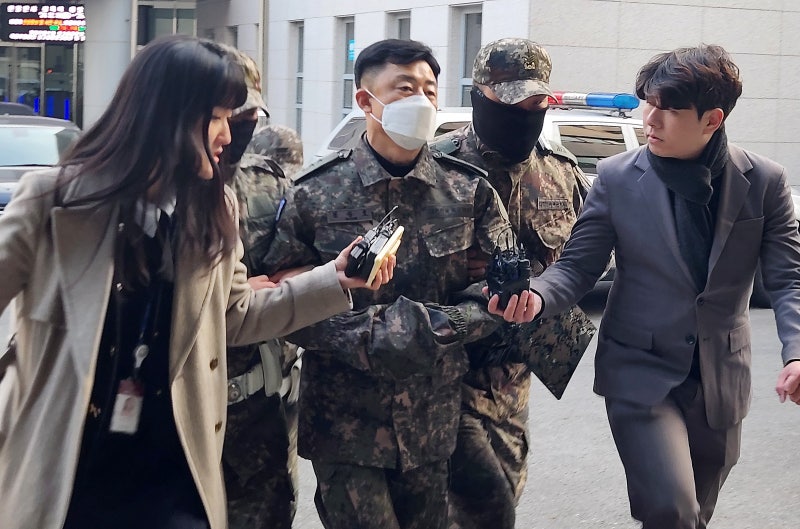 ‘롯데리아 회동’ <b>문상호 정보사령관</b> 구속