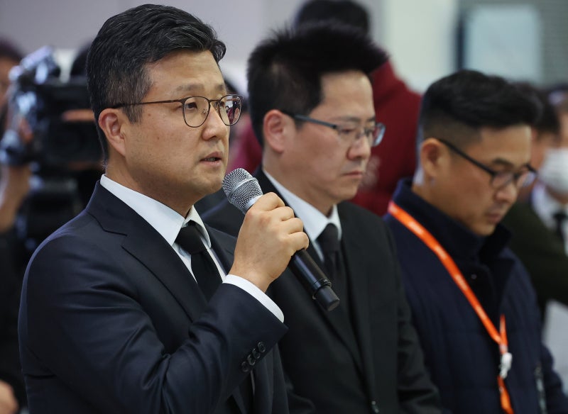 애도기간에 계열사 ‘경품 뽑기’ 행사… <b>애경그룹</b> 유족에 사죄