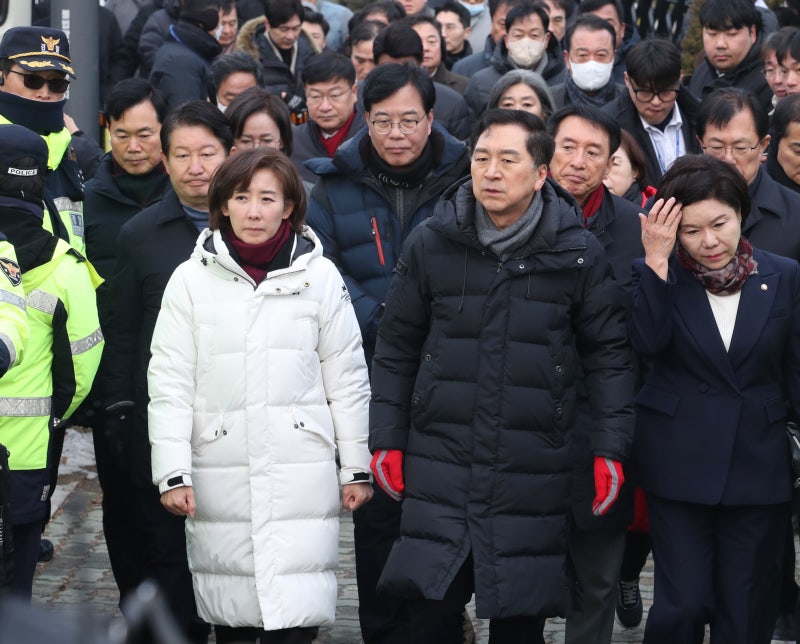 尹에 수모 당하고도... 나경원·김기현이 尹체포 막은 이유