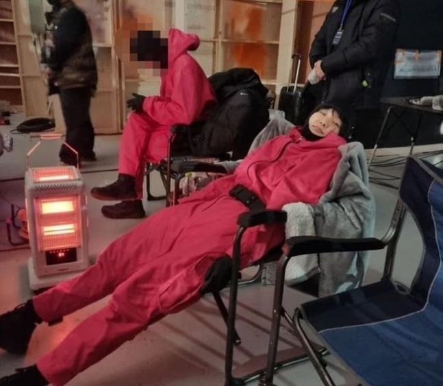 “대형 사고” 박규영, <b>오징어게임</b>3 스포 <b>논란</b>에 사진 ‘빛삭’