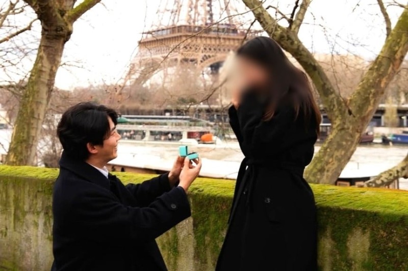 <b>옥택연</b>, 에펠탑 앞에서 프러포즈? 소속사 “단순 스냅 사진”