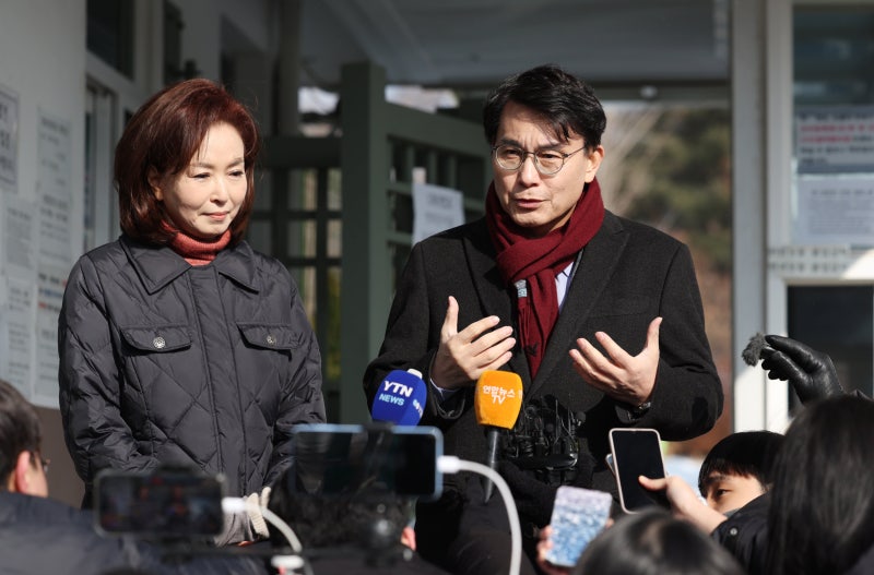<b>윤상현</b> 면회한 尹 “헌재 나가길 잘했다...곡해 많아”