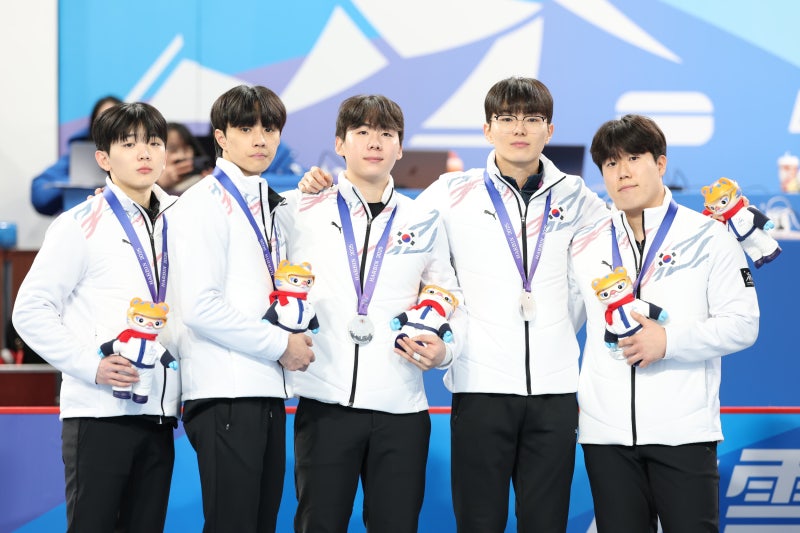<b>남자 컬링</b> ‘의성 BTS’ 하얼빈 AG 결승서 銀