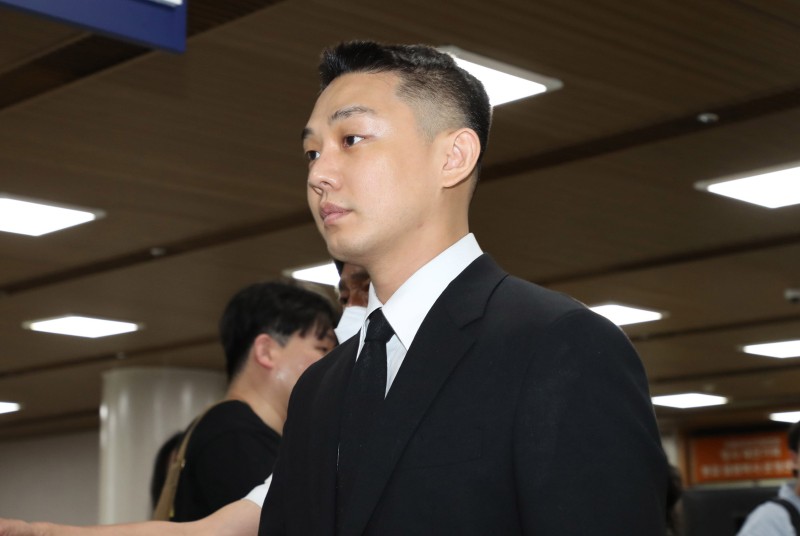 ‘마약 투약’ <b>유아인</b>, 2심서 징역형 집유로 감형돼 석방