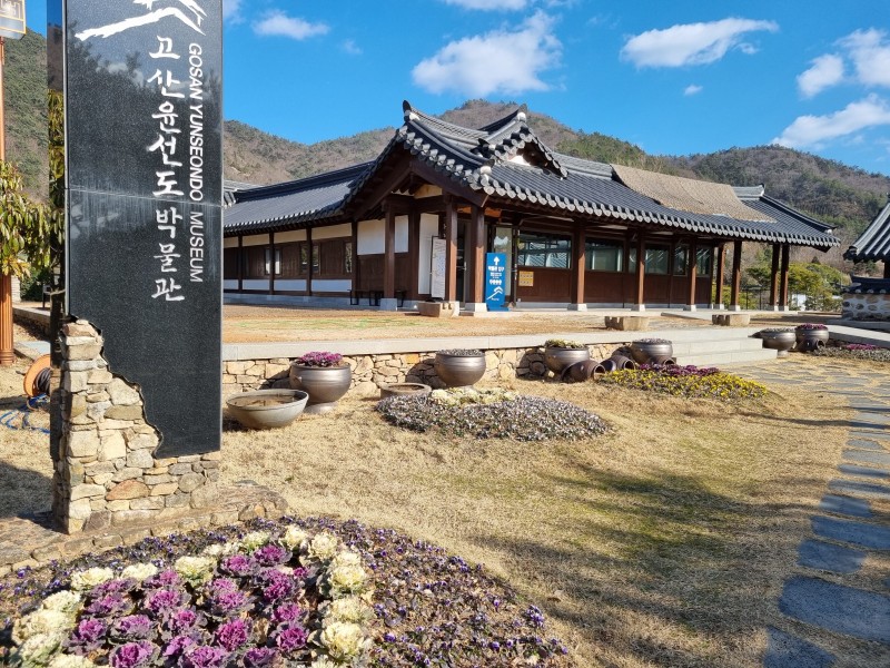 중년의 위기, 자신을 낯설게 직시하고 밖으로 끌어내라