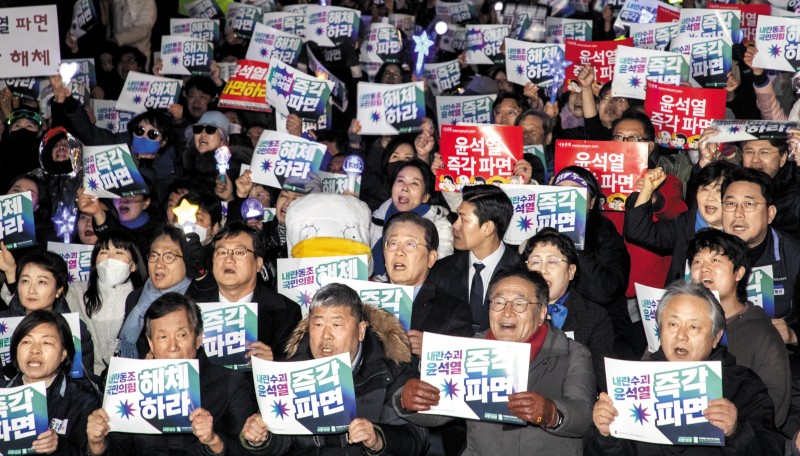 법원·검찰 결정에 허 찔린 野… ‘탄핵 영향 막아라’ 총력전