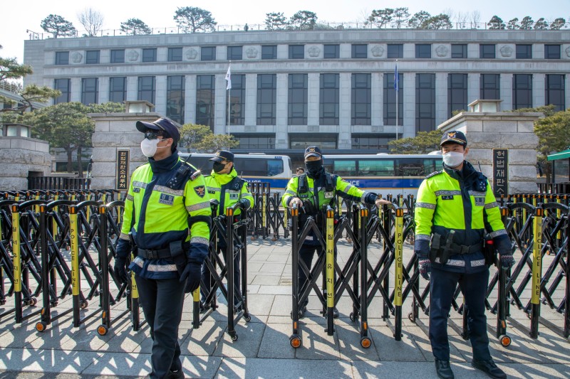 선고 앞둔 헌재도 당혹… 구속 취소 이후 ‘변론 재개’ 여론 커져