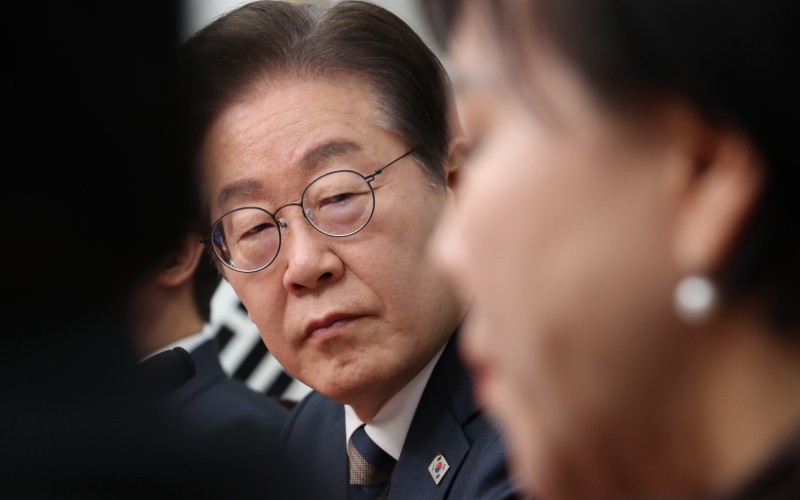 <b>이재명</b> ‘경기도 법카 유용’ 사건, 4월 8일 첫 재판…기소 4개월만