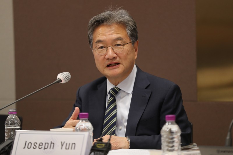 美 대사대리 “경주 <b>APEC</b>에 <b>트럼프</b> 대통령 참석할 듯”