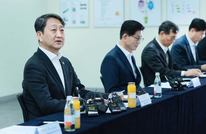 [사설] 법 아닌 지침 고쳐 ‘주 52시간 예외’, 임시방편일 뿐