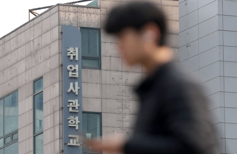 ‘쉬었음’ 청년 50만명 넘어서... 청년 고용률 49개월 만에 최대 낙폭